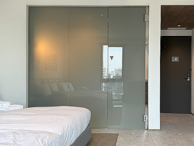 【導入事例①】大阪市浪速区 ホテル浴室の間仕切りガラス