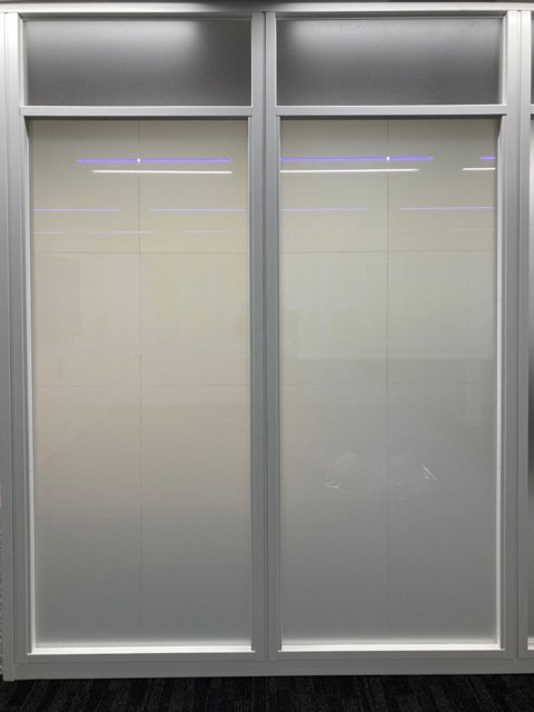 事例① 電機メーカー様 会議室／市松模様ドアとパーテーション