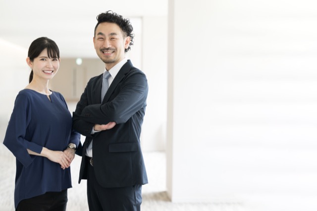 まとめ：白と黒を使い分けて、ブランドらしい“光の演出”を